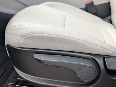 New 2026 Hyundai Tucson SE image 12