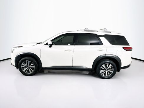 Used 2023 Nissan Pathfinder SL w/ Black Appearance Package FWD image 4