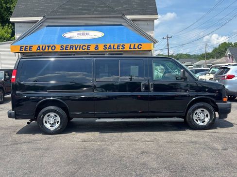 Used 2017 Chevrolet Express 3500 LS RWD image 1