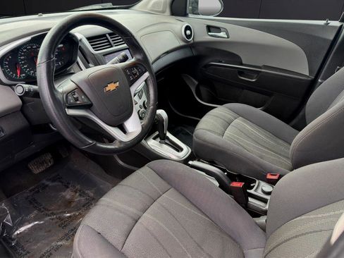 Used 2020 Chevrolet Sonic LT w/ Convenience Package image 12