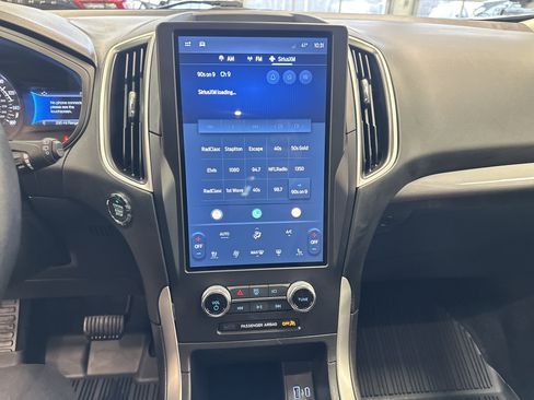 Used 2024 Ford Edge SEL w/ Convenience Package image 3