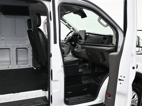 Used 2022 Ford E-Transit Low Roof image 2