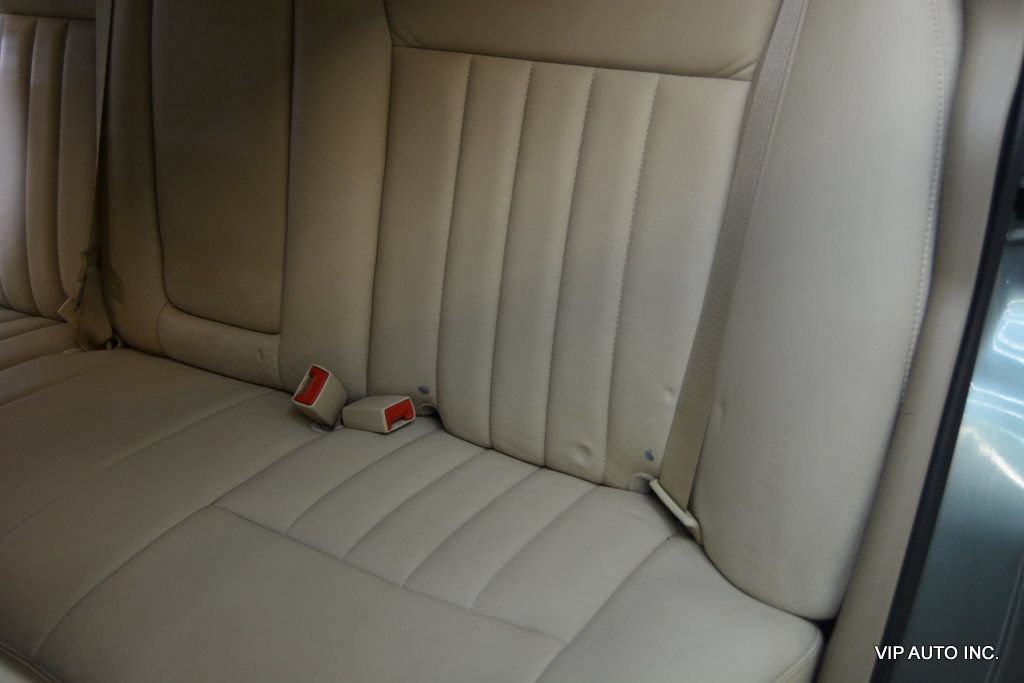 Used 2006 Lincoln Town Car Signature RWD image 24