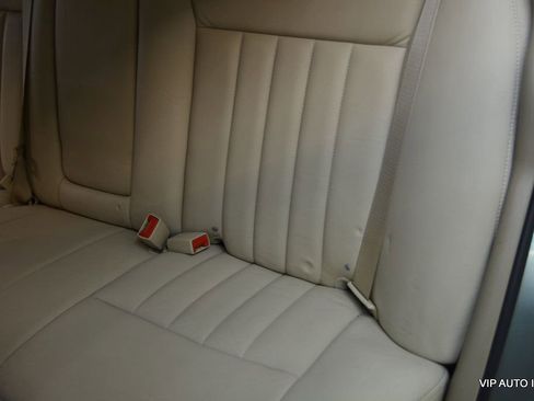 Used 2006 Lincoln Town Car Signature image 24