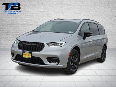 New 2026 Chrysler Pacifica Select w/ S Appearance Package