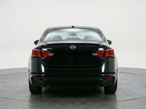 Used 2025 Nissan Altima 2.5 SV image 7