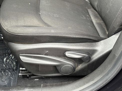 Used 2015 Jeep Renegade Latitude w/ Cold Weather Group image 20