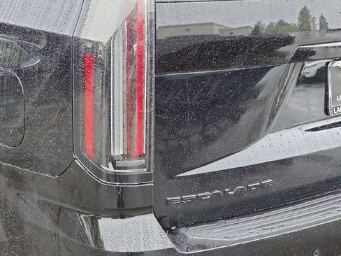 Used 2025 Cadillac Escalade Sport Platinum w/ LPO, ONYX Package AWD/4WD image 39