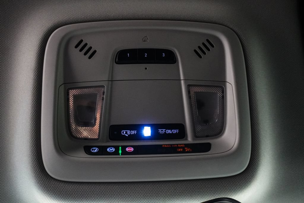 Used 2021 Chevrolet Traverse LT FWD image 26