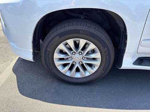 Used 2018 Lexus GX 460 Premium w/ Premium Package AWD/4WD image 29