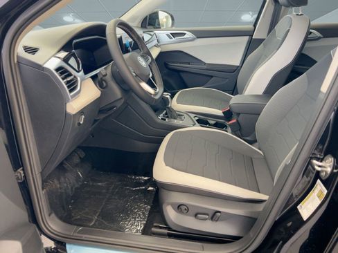 New 2026 Volkswagen Taos SE image 5