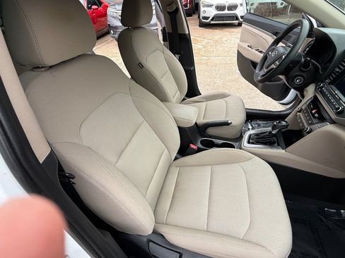Used 2018 Hyundai Elantra SEL FWD image 15