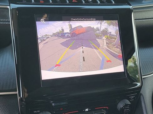 Used 2024 Jeep Grand Cherokee L Laredo image 9