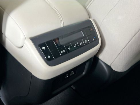 Used 2022 Nissan Pathfinder SV w/ SV Premium Package image 24