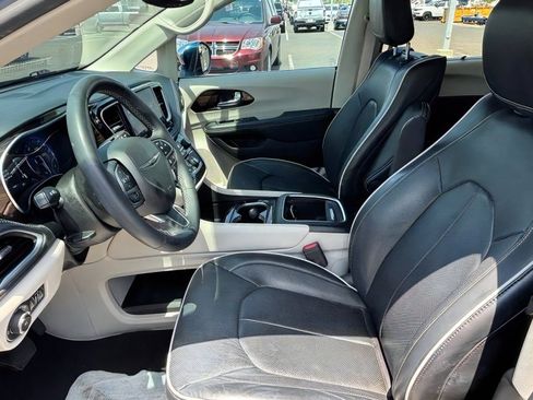 Used 2022 Chrysler Pacifica Limited w/ Uconnect Theater Family Group AWD/4WD image 20
