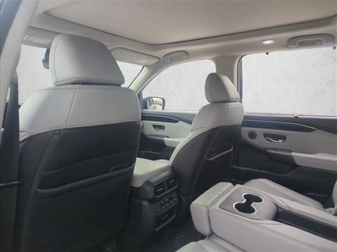 Used 2025 Honda Pilot Touring image 13
