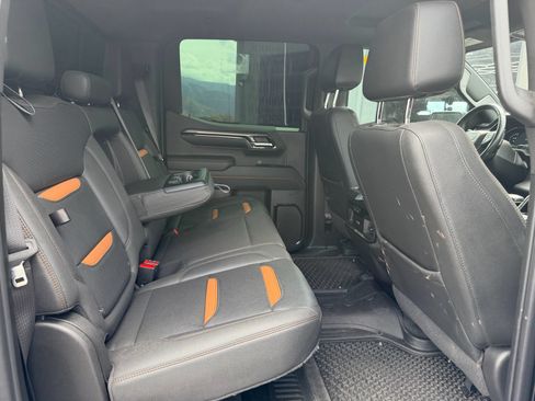 Used 2023 GMC Sierra 1500 AT4 w/ Technology Package AWD/4WD image 11