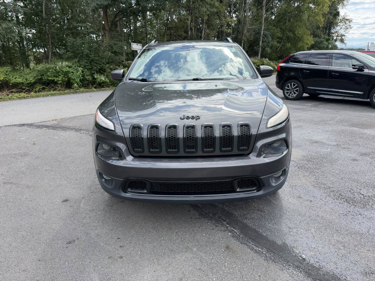 Used 2016 Jeep Cherokee Latitude w/ Cold Weather Group AWD/4WD image 3