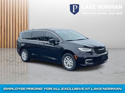 New 2026 Chrysler Pacifica Select