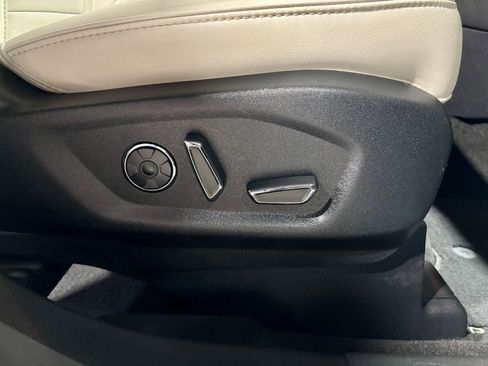 Used 2017 Ford Explorer Platinum image 13