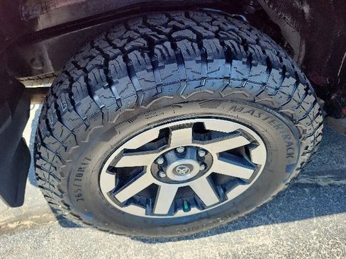 Used 2019 Toyota 4Runner TRD Off-Road AWD/4WD image 17