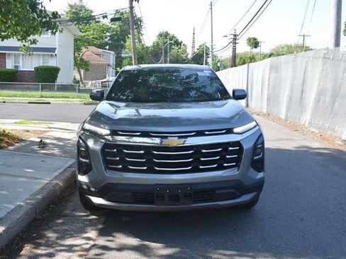 Used 2026 Chevrolet Equinox LT FWD image 3