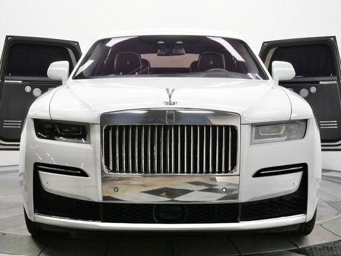 Used 2024 Rolls-Royce Ghost Extended Wheelbase image 4