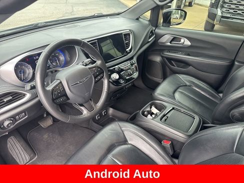 Used 2021 Chrysler Pacifica Touring-L w/ Uconnect Theater Family Group image 13