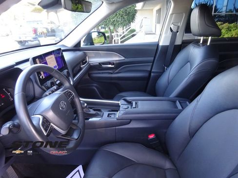 Used 2024 Toyota Grand Highlander FWD image 13