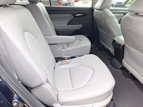 Used 2025 Toyota Highlander XLE AWD/4WD image 33
