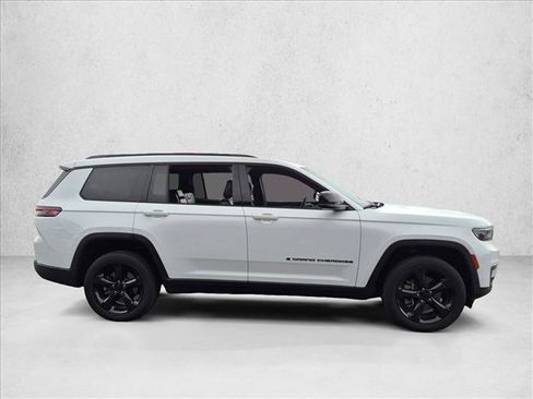 Used 2023 Jeep Grand Cherokee L Laredo RWD image 5