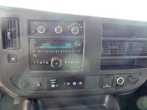 Used 2017 Chevrolet Express 3500 LT w/ LT Preferred Equipment Group RWD image 8