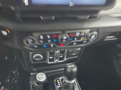 Used 2024 Jeep Wrangler Unlimited w/ Convenience Group AWD/4WD image 19