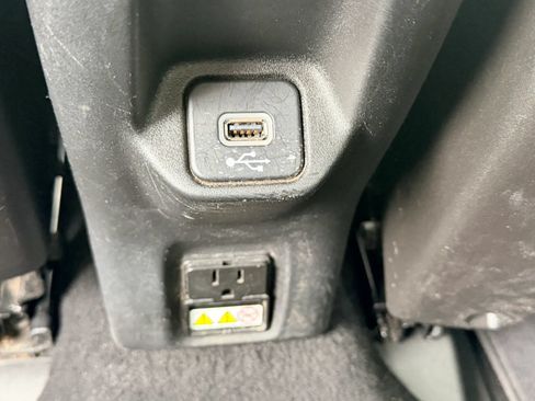 Used 2018 Jeep Renegade Limited FWD image 24