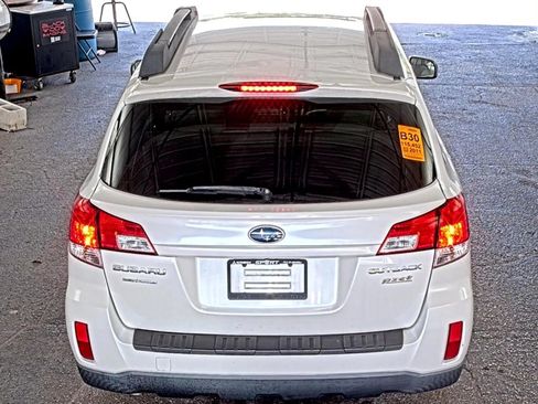 Used 2011 Subaru Outback 2.5i Premium w/ Popular Equipment Group 1A AWD/4WD image 4