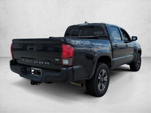 Used 2019 Toyota Tacoma TRD Sport AWD/4WD image 5
