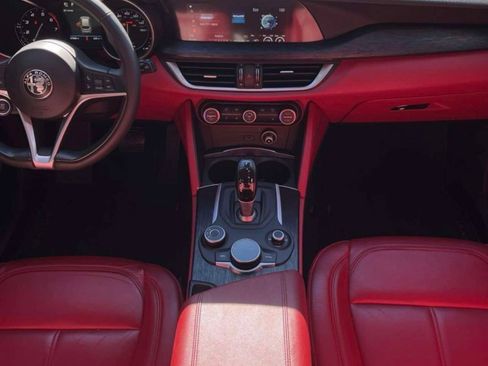 Used 2019 Alfa Romeo Stelvio Sprint w/ Nero Edizione image 5