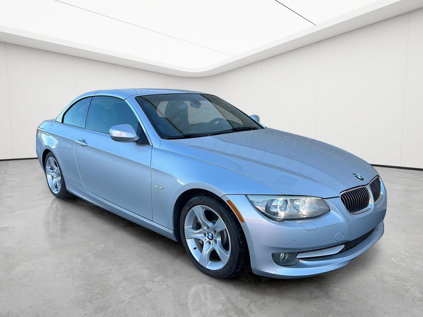 Used 2012 BMW 335i Convertible RWD image 3