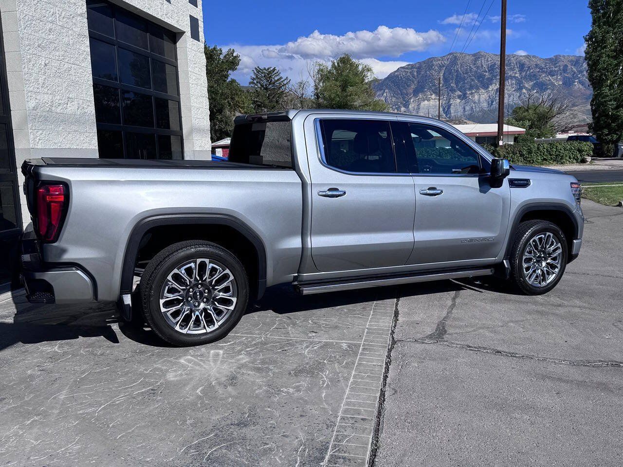 Used 2023 GMC Sierra 1500 Denali Ultimate AWD/4WD image 6