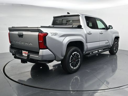 Used 2024 Toyota Tacoma TRD Sport w/ TRD Sport Upgrade Package AWD/4WD image 7