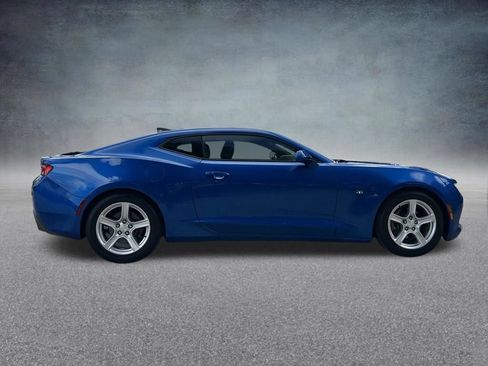 Used 2017 Chevrolet Camaro LT RWD image 4