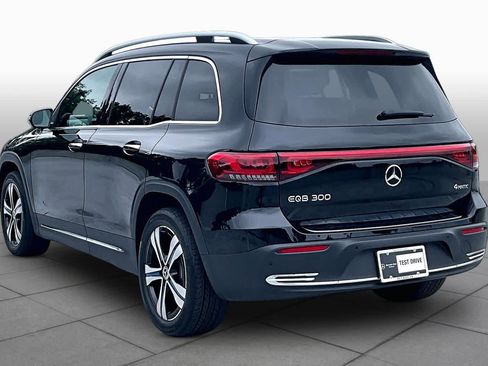 Used 2023 Mercedes-Benz EQB 300 4MATIC image 11