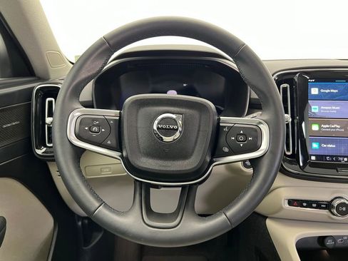 Used 2025 Volvo XC40 B5 Ultra w/ Protection Package Premier image 17