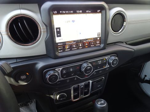 Used 2023 Jeep Wrangler Unlimited Sahara AWD/4WD image 17
