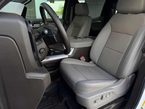Used 2024 Chevrolet Silverado 1500 LTZ RWD image 13