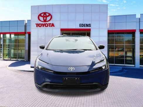 Certified 2025 Toyota Prius LE FWD image 11