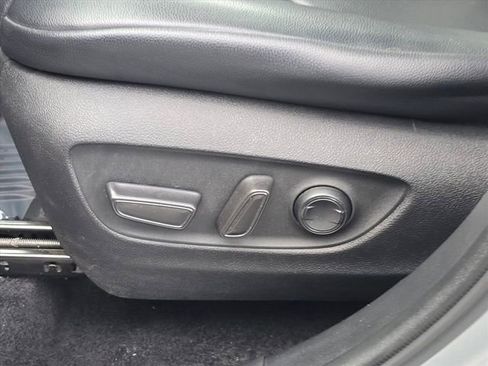 Used 2020 Toyota Highlander XLE image 23