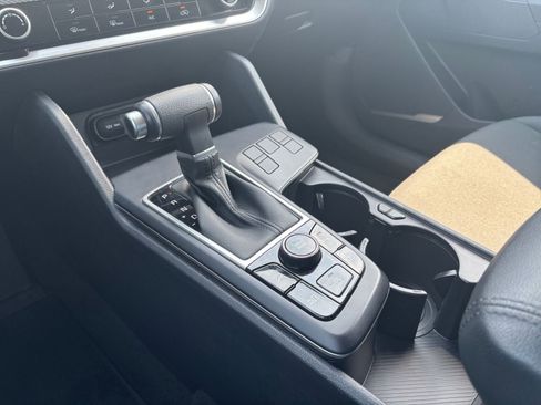 Used 2025 Kia Sportage LX image 40