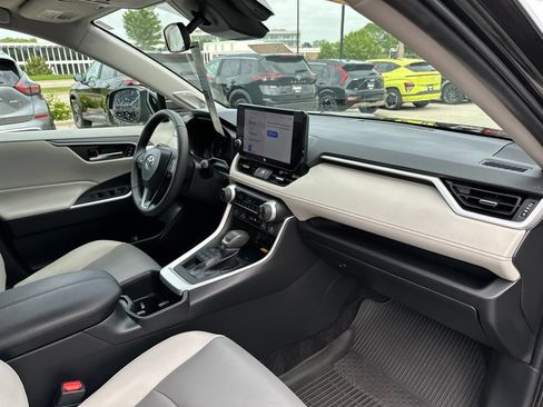 Used 2023 Toyota RAV4 XLE Premium AWD/4WD image 18