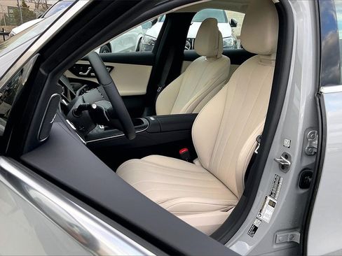 New 2026 Mercedes-Benz E 350 4MATIC Sedan image 9